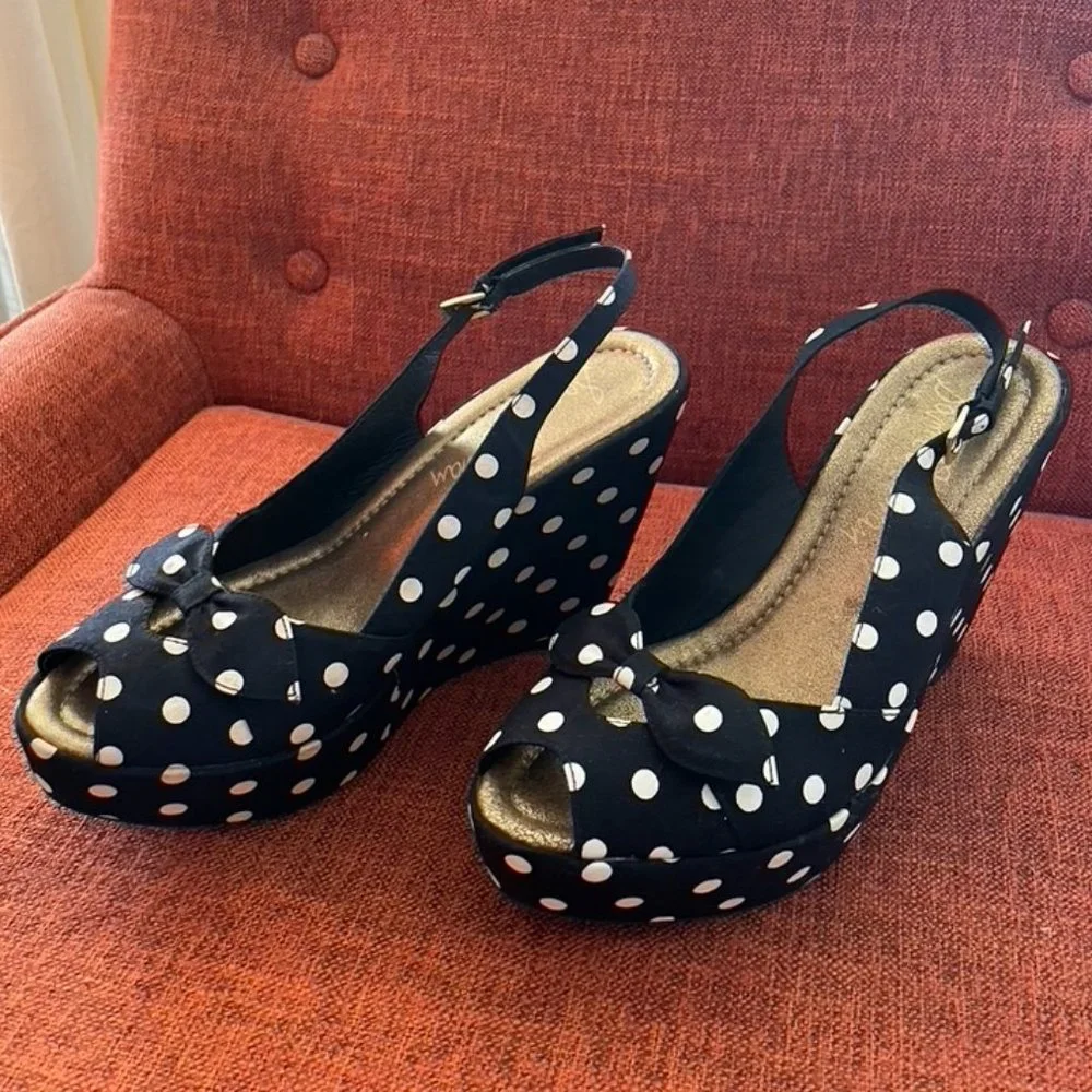 TWO PAIRS - Sam Edelman Retro Platform Heels - Size 6-7 - Picture 2 of 13
